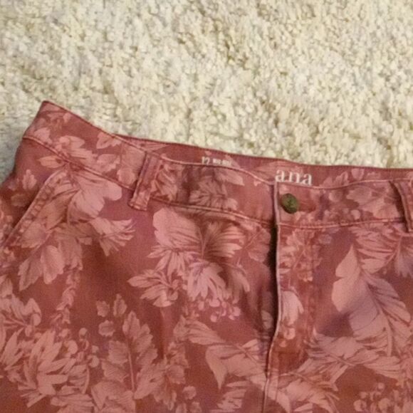 ANA A New Approach Burgandy Mali Tropic 5" inseam mid rise twill short size 12 - Picture 2 of 3